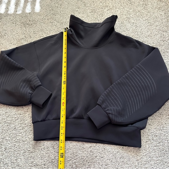 lululemon athletica Black Long Sleeve - Picture 6 of 11